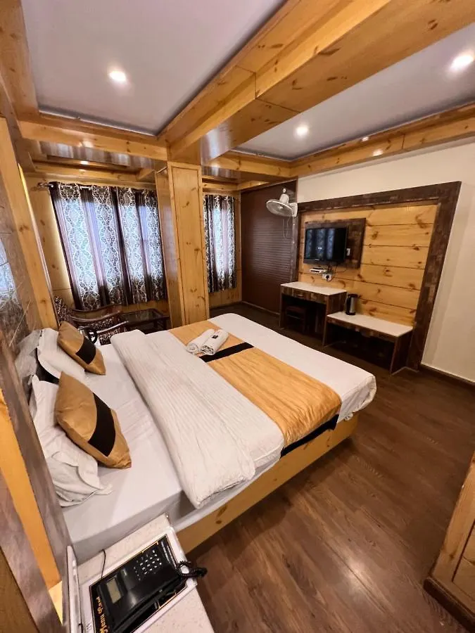 Crystal Hotel 3*, Shimla