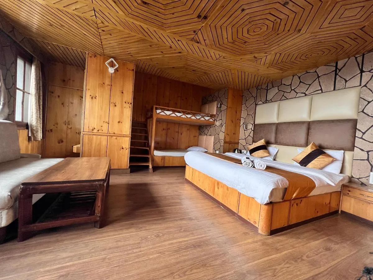 Crystal Hotel 3*, Shimla